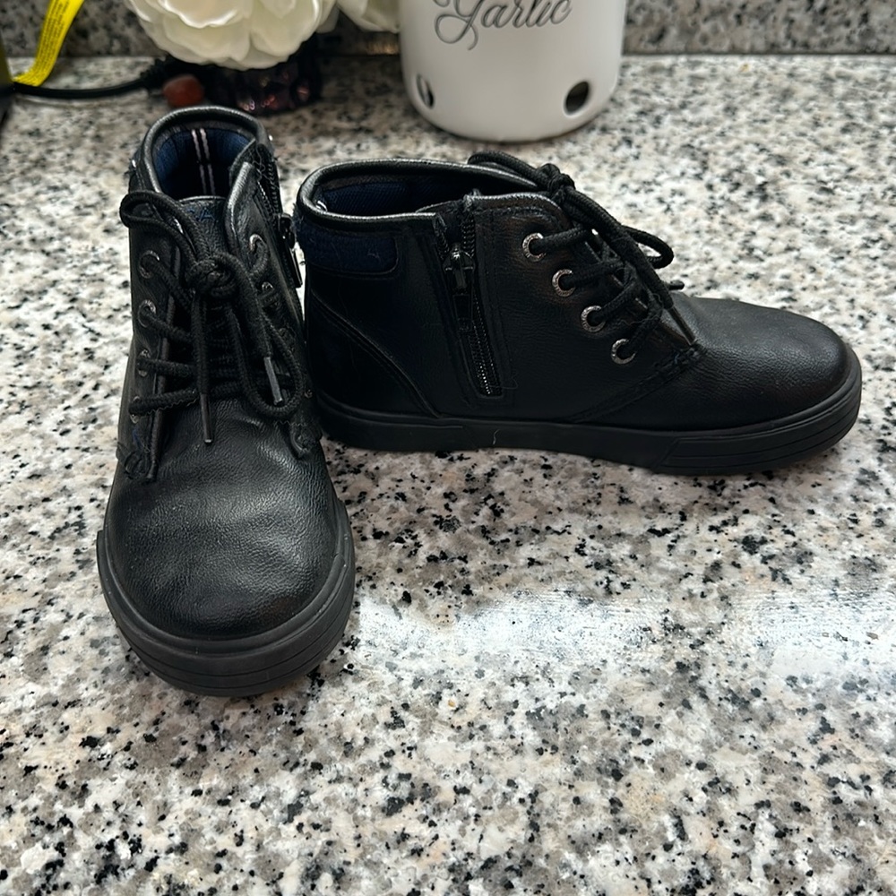 Nautica Boys high top sneakers with lace up and zippers